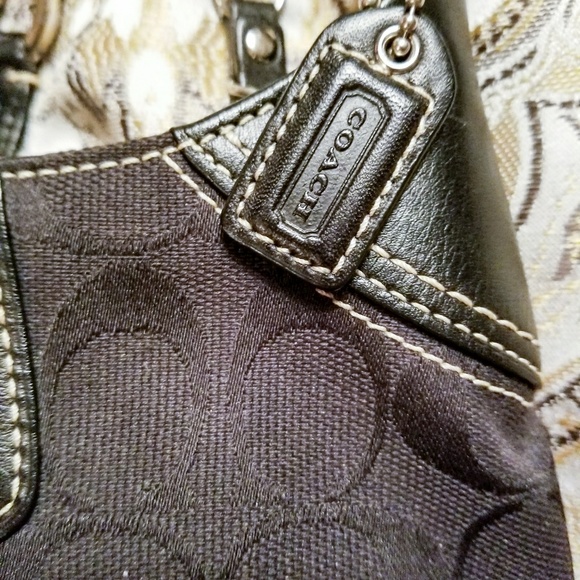 Coach clutch with strap. Zipper and buckle closure - Picture 2 of 7